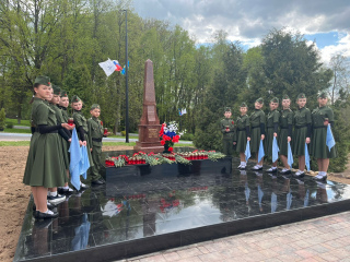 Обелиск участникам ВОВ. Установлен в санатории в Московской области частным инвестором.