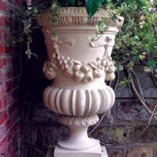 festooned_vase