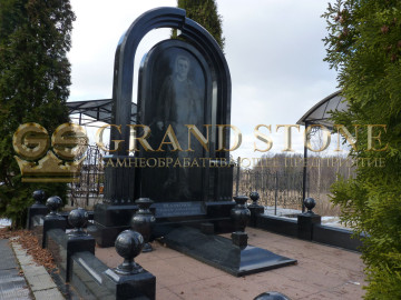 1.3 портрет на камне в рост