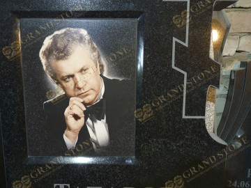 10 Ниша для фото на керамике 24Х30 (Италия). черный фон под габбро на матовой поверхности прекрассно сочетается с полированной нишей.