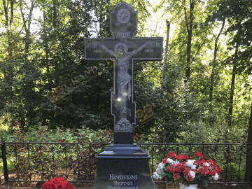 7. прямоугольное фото на керамике 24х30 (Россия) выбор фона не ограничен. вставлено в гранитную рамку.