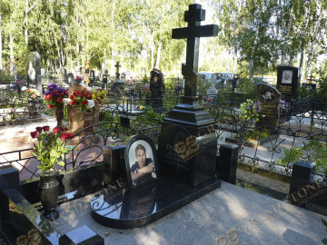 12 фото на керамике 30х40 овал в рамке