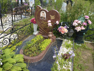 2 фото на керамике                          18х24 (Россия).               выбор фона не ограничен