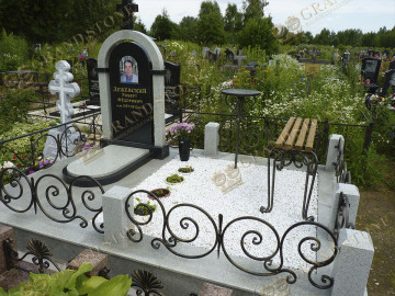 4 фото на керамике                          24х30 (Россия).               выбор фона не ограничен